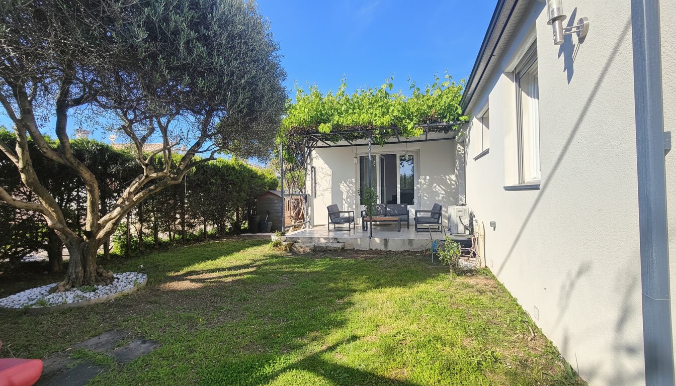 Maison plain pied , cœur de village avec jardin