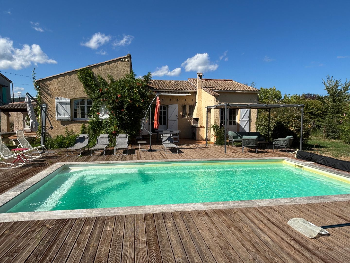 Maison de plain pied avec piscine