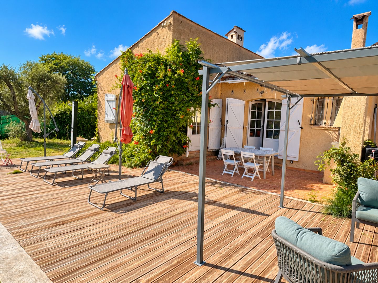 Maison de plain pied avec piscine