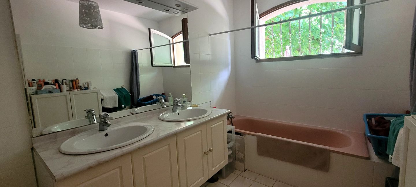 33910 ST CIERS D'ABZAC - MAISON 120M² 4 CHAMBRES 3900 M² JARDIN