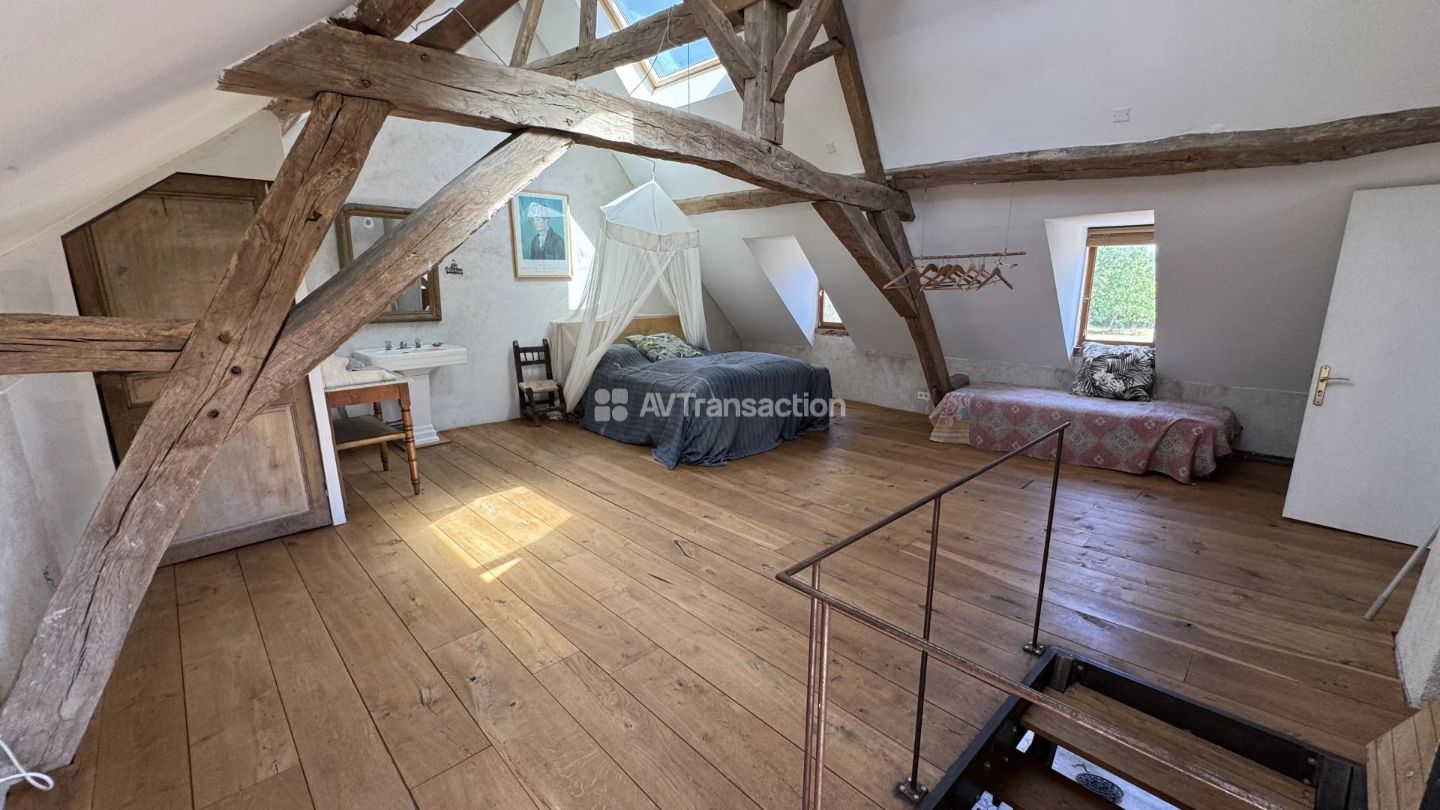 Propriété de caractère 425 m² sur 2,7 ha avec gîtes et piscine