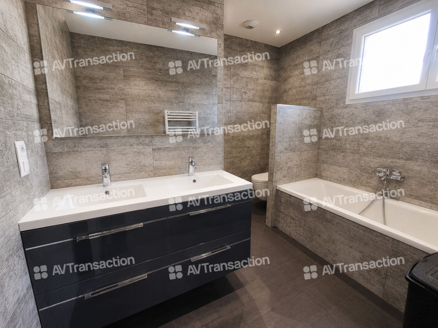 TRES BELLE MAISON 138 m² SUR TERRAIN DE 458 m² - 4 CHAMBRES 