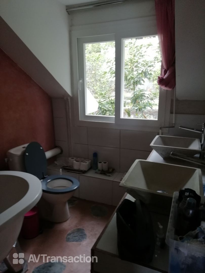 MAISON F7/8-180 m²-Terrain 1200 m²-BDN SAINTE CLOTILDE (97490)