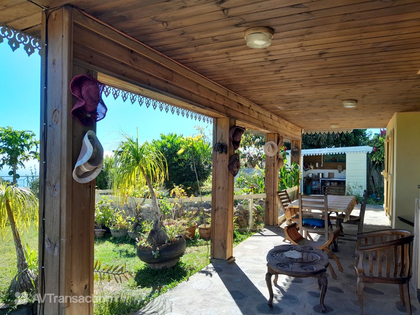 Maison à vendre  - 8 pièce(s) - 180m2 - Bois De Nèfles Sainte-clotilde (97490)