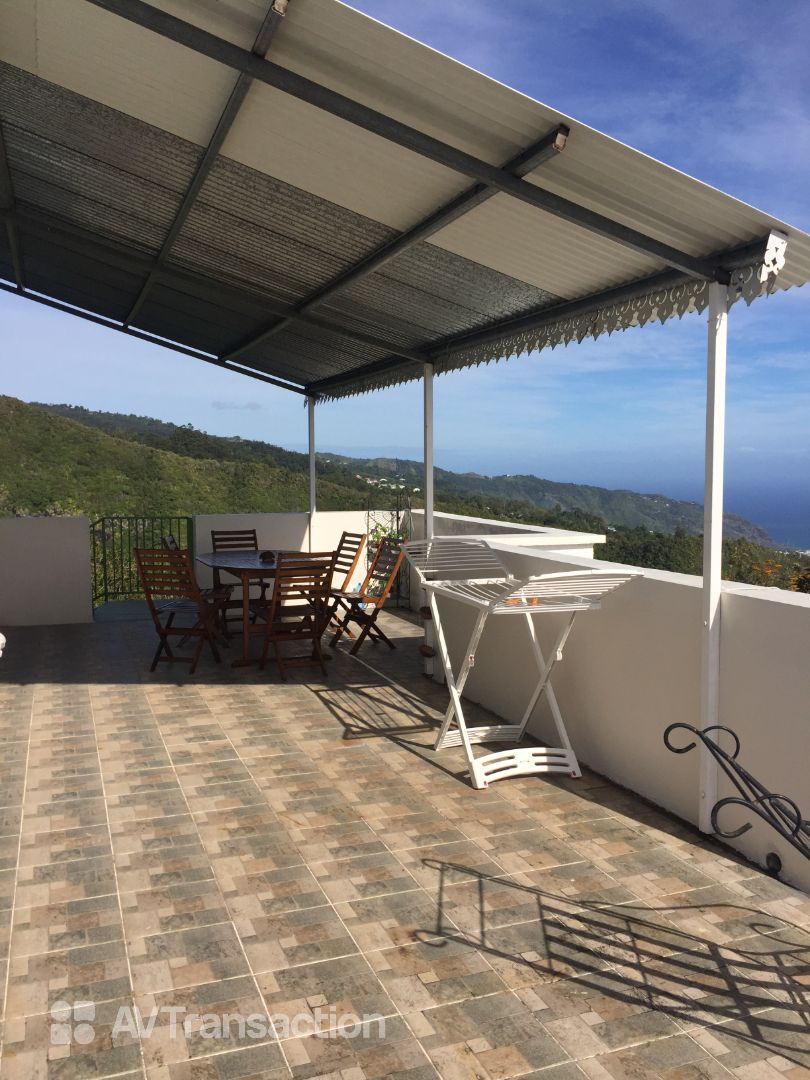 MAISON F7/8-180 m²-Terrain 1200 m²-BDN SAINTE CLOTILDE (97490)