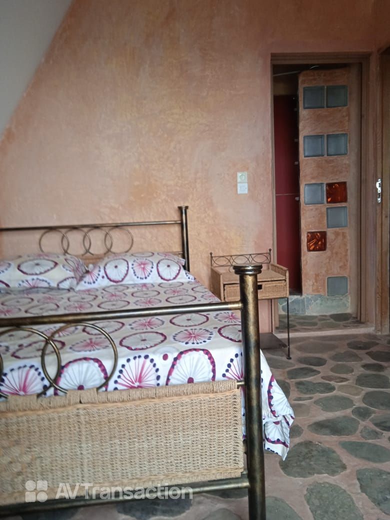 MAISON F7/8-180 m²-Terrain 1200 m²-BDN SAINTE CLOTILDE (97490)