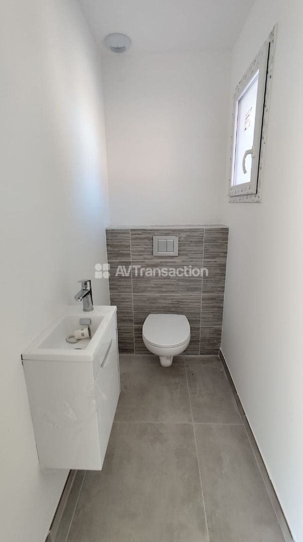Maison neuf, 3 chambres, 2 salles d'eau, au calme, proche centre