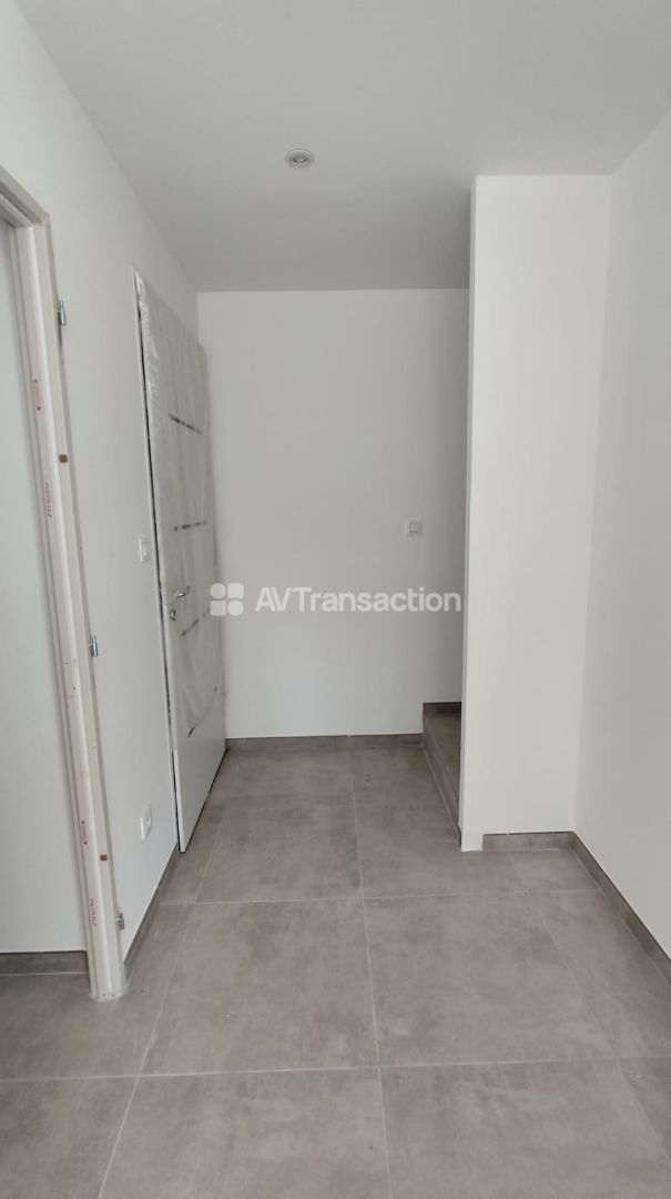 Maison neuf, 3 chambres, 2 salles d'eau, au calme, proche centre
