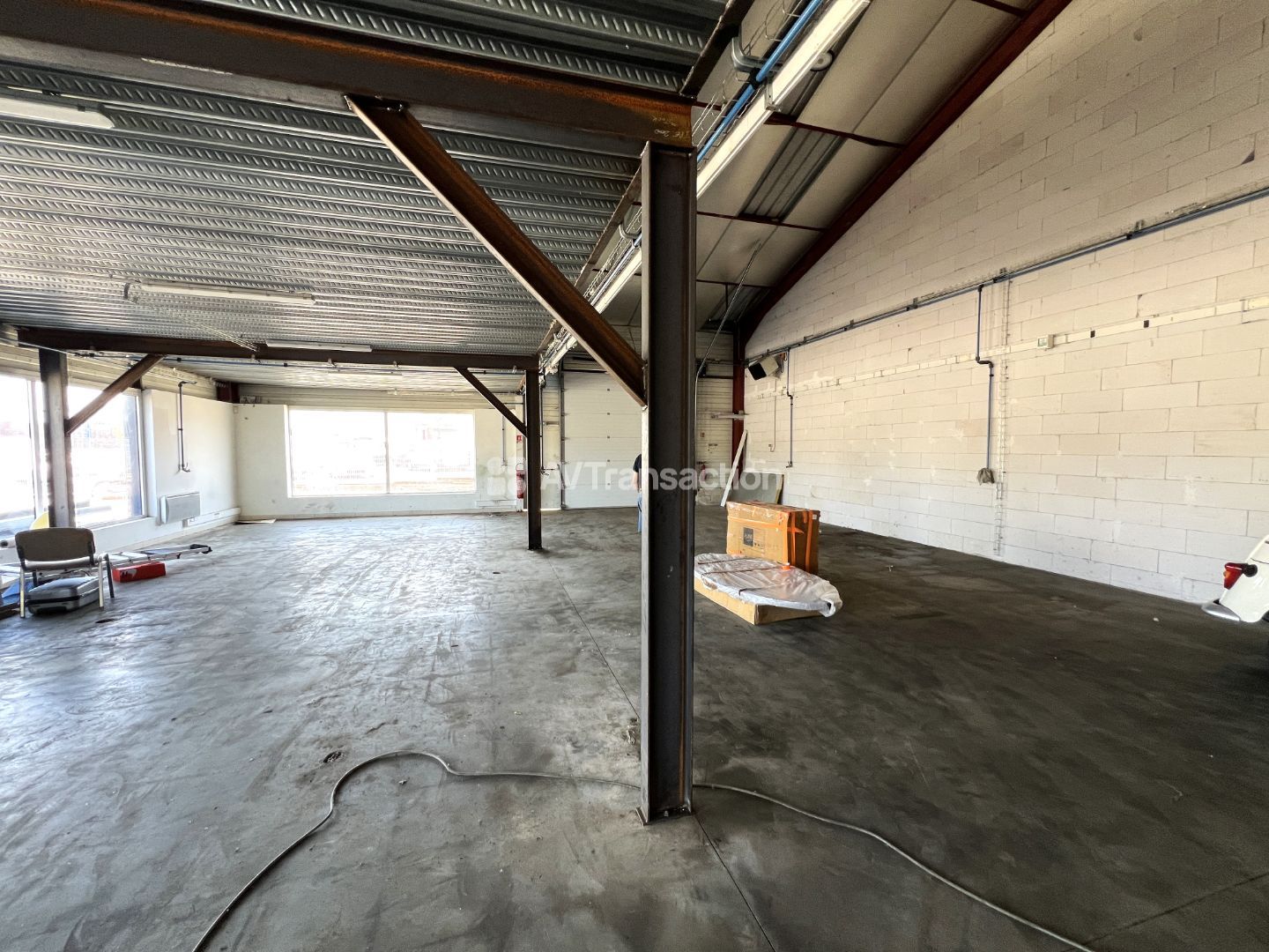 Local commercial à vendre  - 4 pièce(s) - 260.01m2 - Vernon (27200)