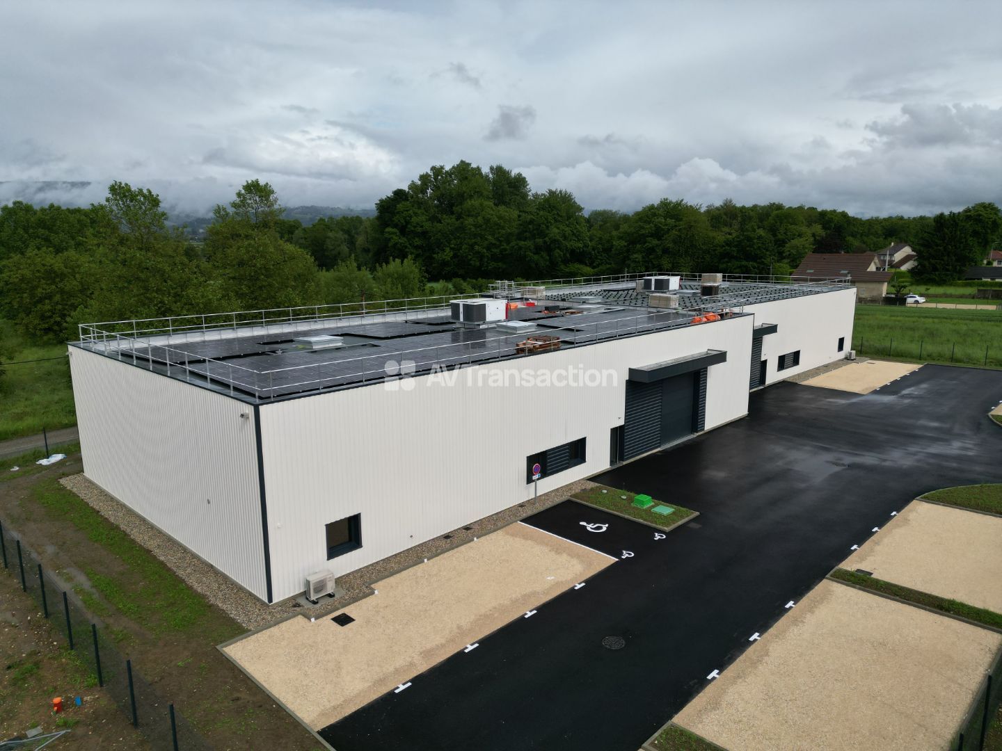Bâtiment à vendre  - 1379m2 - Aoste (38490)