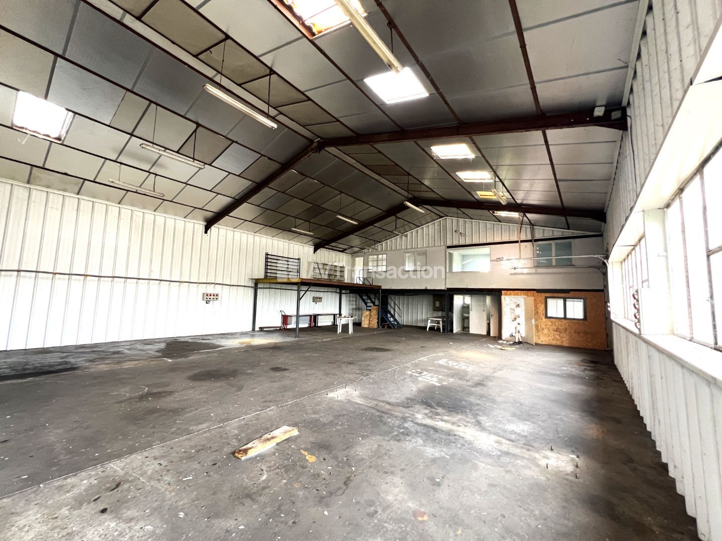 Locaux d'activité à vendre  - 5 pièce(s) - 592m2 - Vernon (27200)