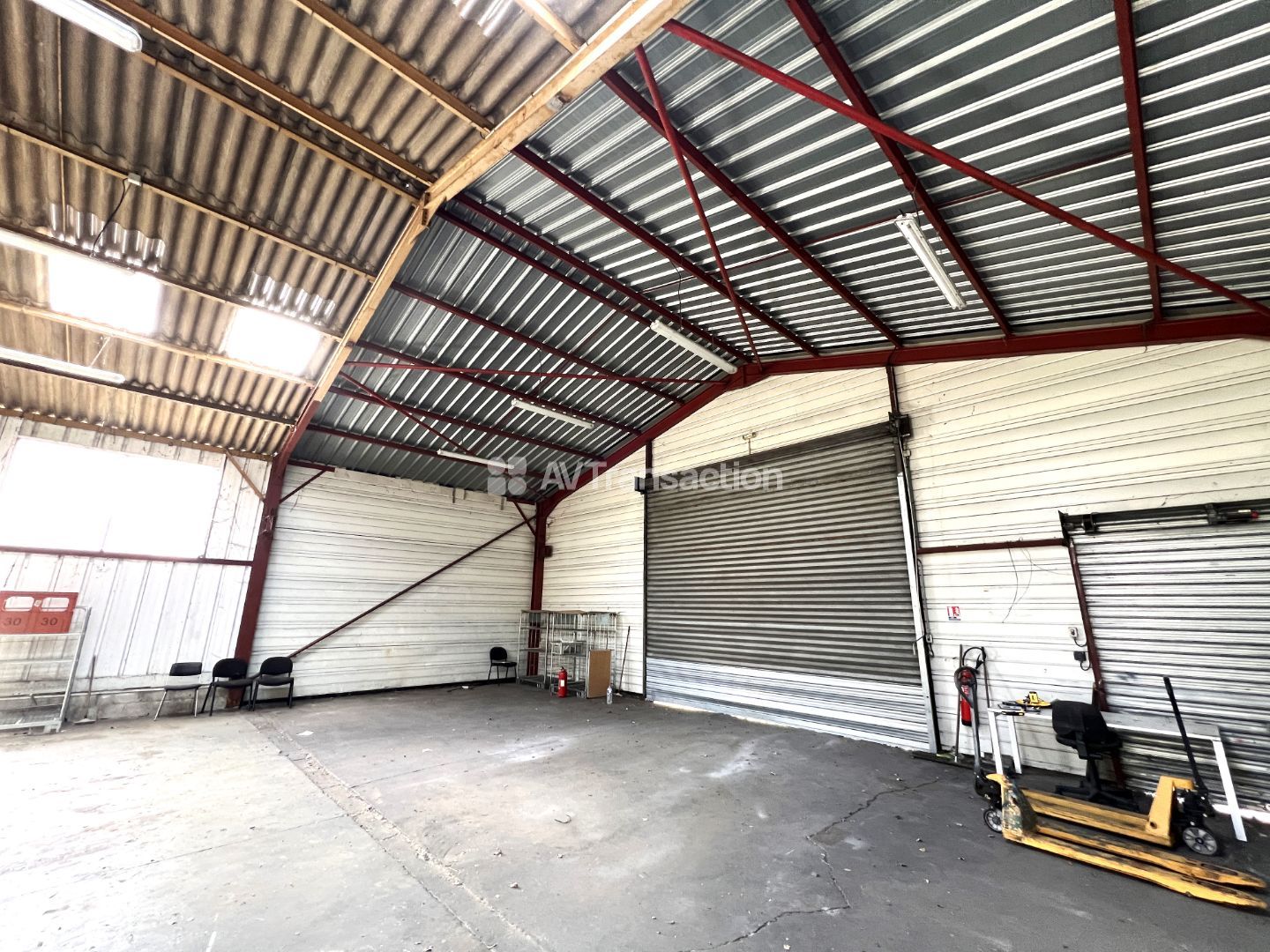 Locaux d'activité à vendre  - 5 pièce(s) - 592m2 - Vernon (27200)
