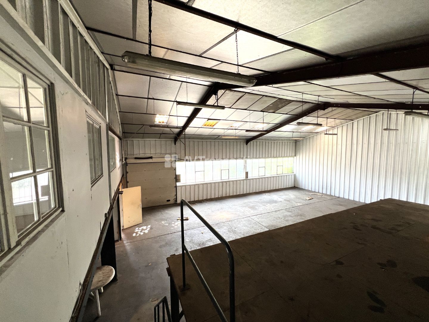 A vendre , Vernon ( 27200 ,)  batiment  d'activités 592  m2 