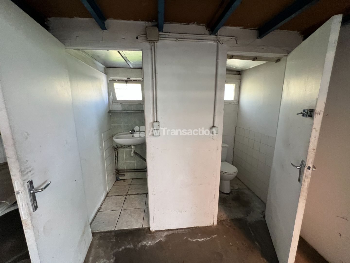 A vendre , Vernon ( 27200 ,)  batiment  d'activités 592  m2 