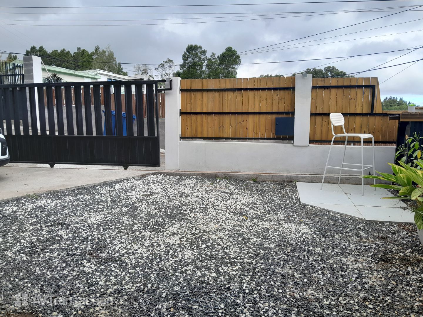 MAISON JUMELEE F4 - 90 m² - RENOVEE A NEUF - JARDIN