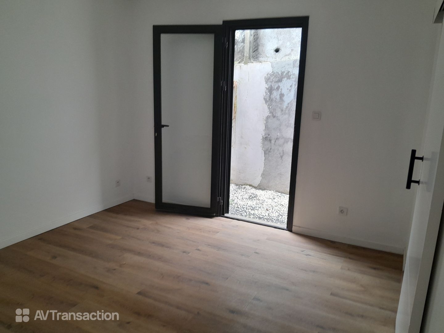 MAISON JUMELEE F4 - 90 m² - RENOVEE A NEUF - JARDIN