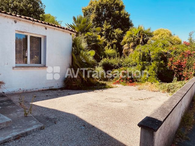 Maison individuelle à vendre  - 6 pièce(s) - 989m2 - Châteauneuf-sur-charente (16120)