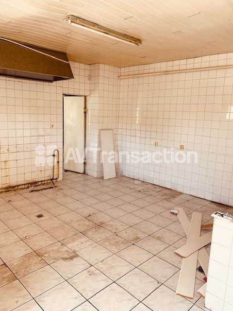 Bâtiment à usage de commerce bar/ resto/autres + Habitation