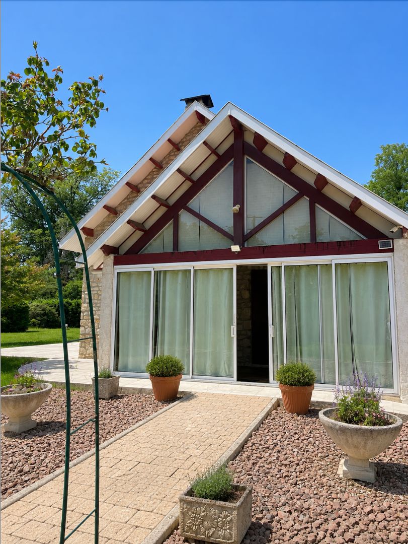 Arbanats – Élégante maison familiale  de 200 m2 sur 1 700 m²