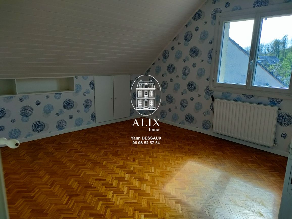 Maison très lumineuse dans un cadre agréable.