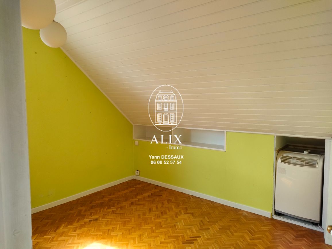 Maison très lumineuse dans un cadre agréable.