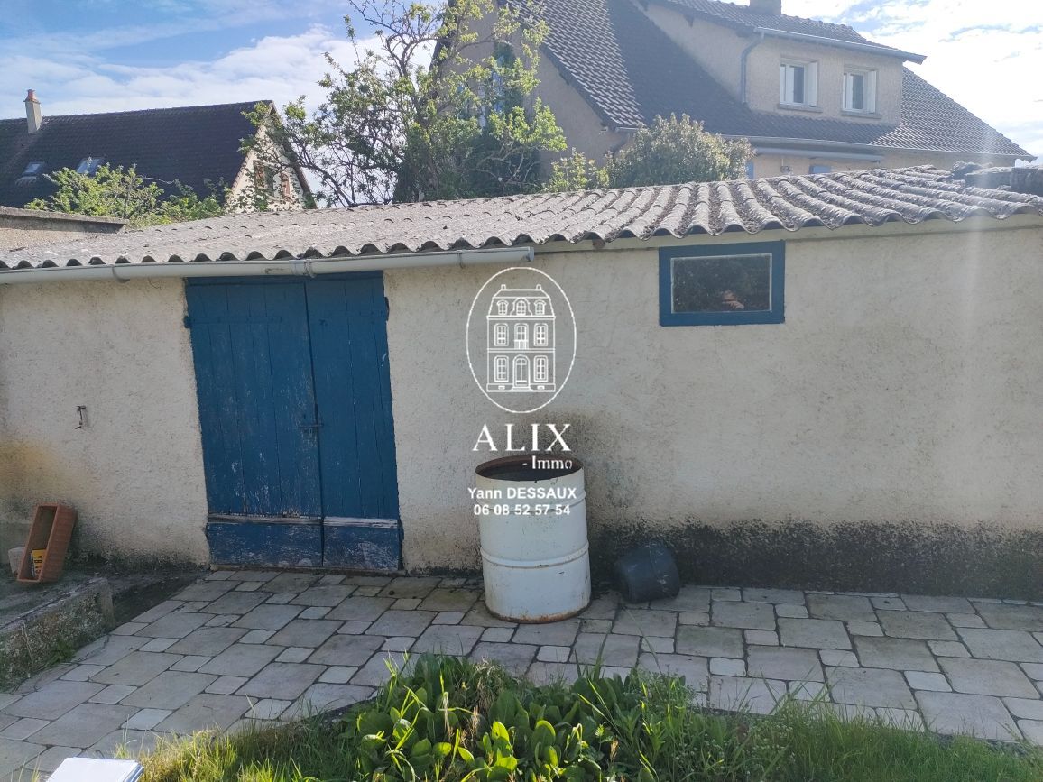 Maison très lumineuse dans un cadre agréable.