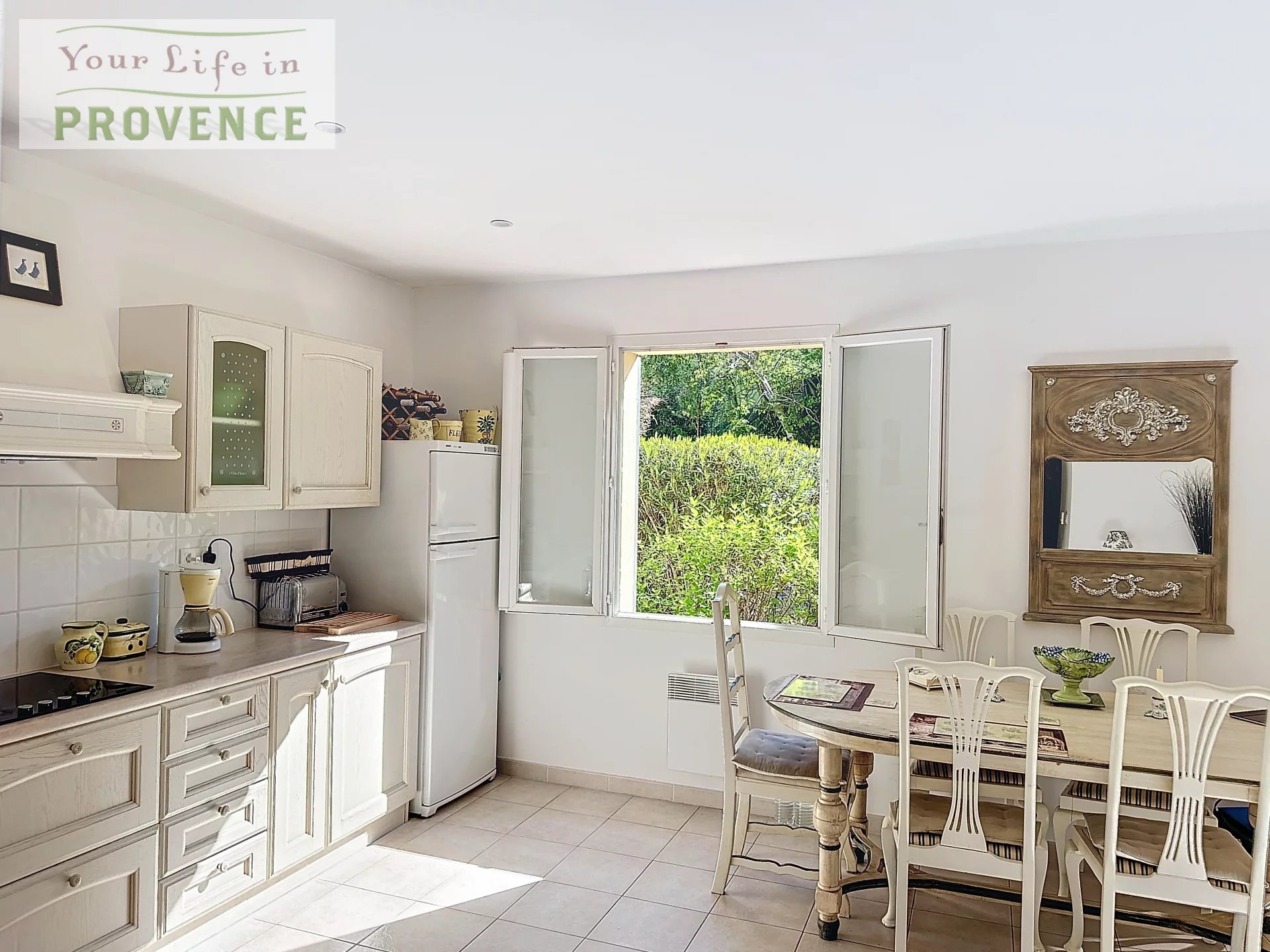 Superbe apartement avec terrasse dans résidence avec piscine