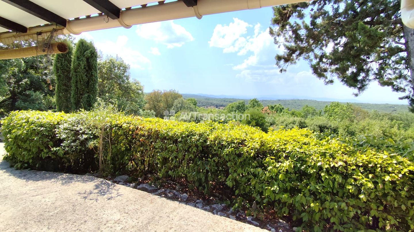 Maison individuelle, plain pied, vue panoramique, piscine