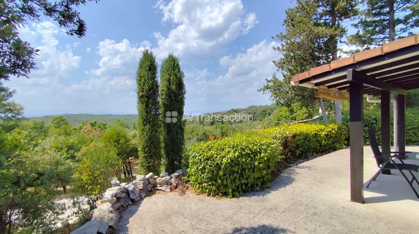 Maison individuelle, plain pied, vue panoramique, piscine