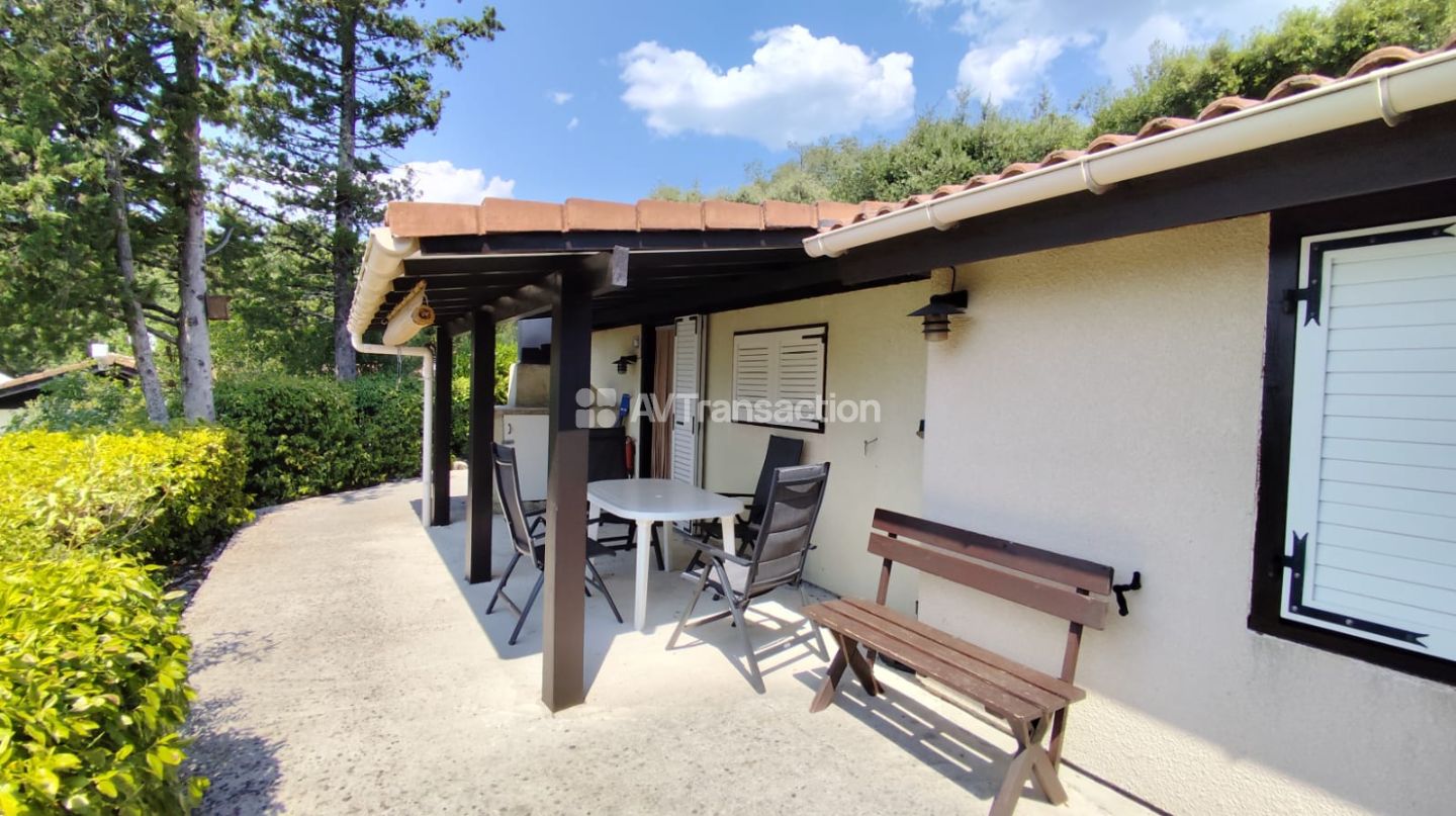 Maison individuelle, plain pied, vue panoramique, piscine