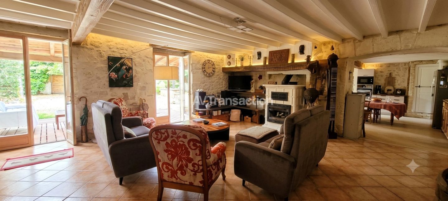 33180 ST SEURIN DE CADOURNE - MAISON EN PIERRES 243M² 6 CHAMBRES