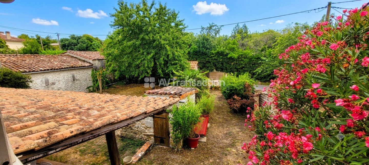 33180 ST SEURIN DE CADOURNE - MAISON EN PIERRES 243M² 6 CHAMBRES