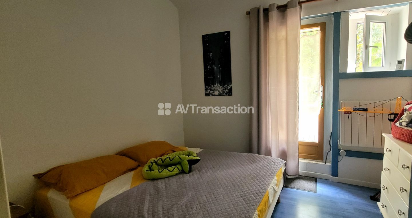 33180 ST SEURIN DE CADOURNE - MAISON EN PIERRES 243M² 6 CHAMBRES
