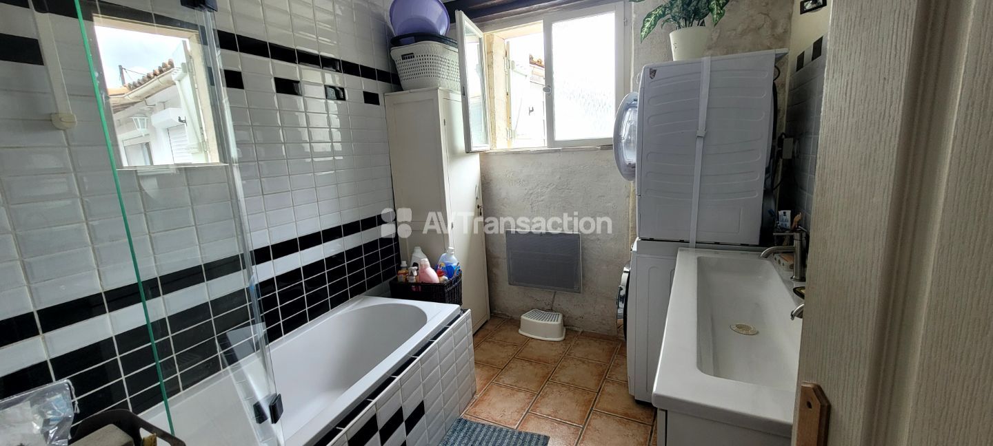 33180 ST SEURIN DE CADOURNE - MAISON EN PIERRES 243M² 6 CHAMBRES