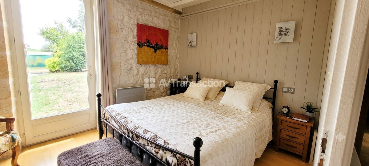 33180 ST SEURIN DE CADOURNE - MAISON EN PIERRES 243M² 6 CHAMBRES
