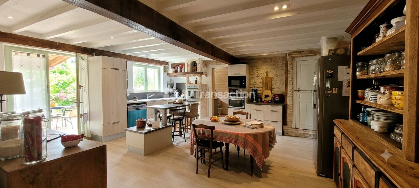 33180 ST SEURIN DE CADOURNE - MAISON EN PIERRES 243M² 6 CHAMBRES