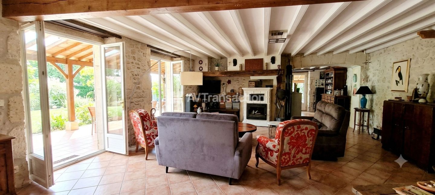 33180 ST SEURIN DE CADOURNE - MAISON EN PIERRES 243M² 6 CHAMBRES