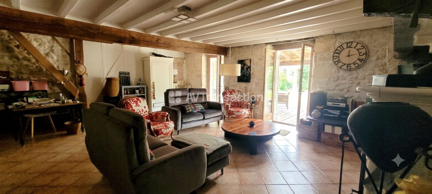 33180 ST SEURIN DE CADOURNE - MAISON EN PIERRES 243M² 6 CHAMBRES