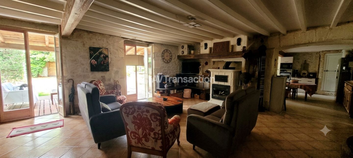 33180 ST SEURIN DE CADOURNE - MAISON EN PIERRES 243M² 6 CHAMBRES