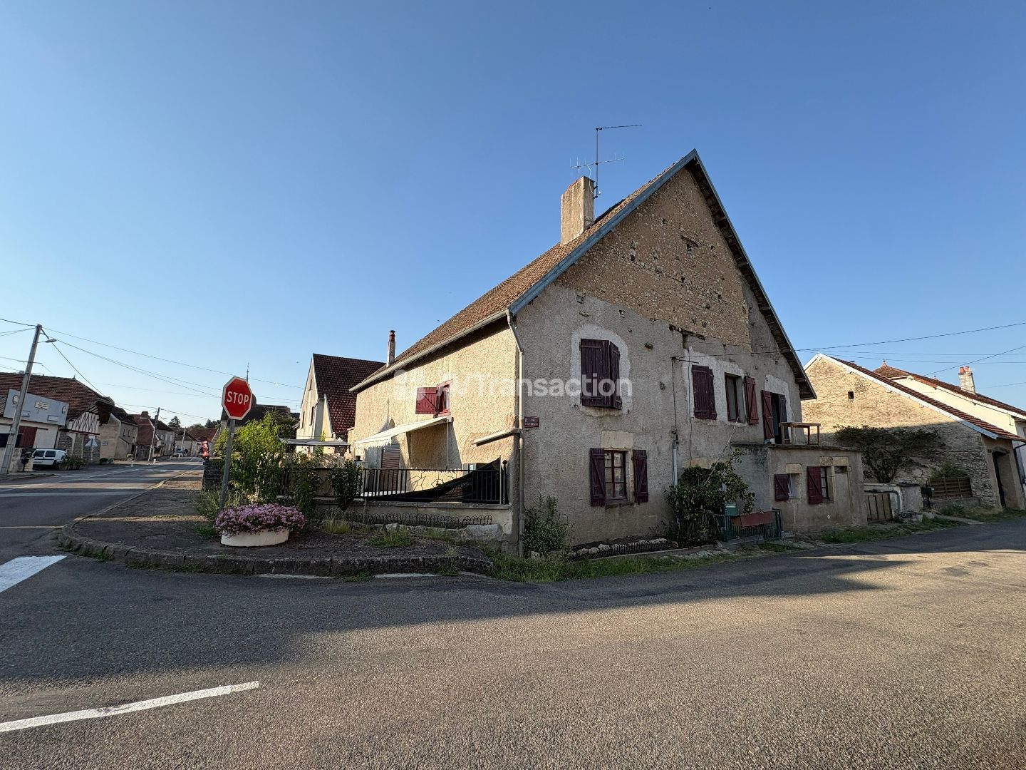 A Mantoche, 180 m² habitables à 100 m de la Saône