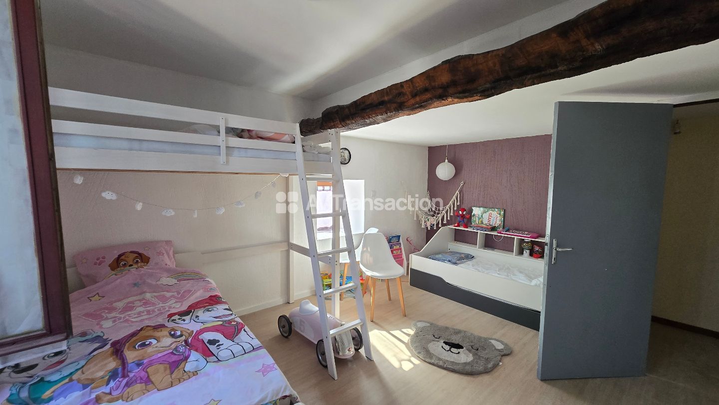 A Mantoche, 180 m² habitables à 100 m de la Saône