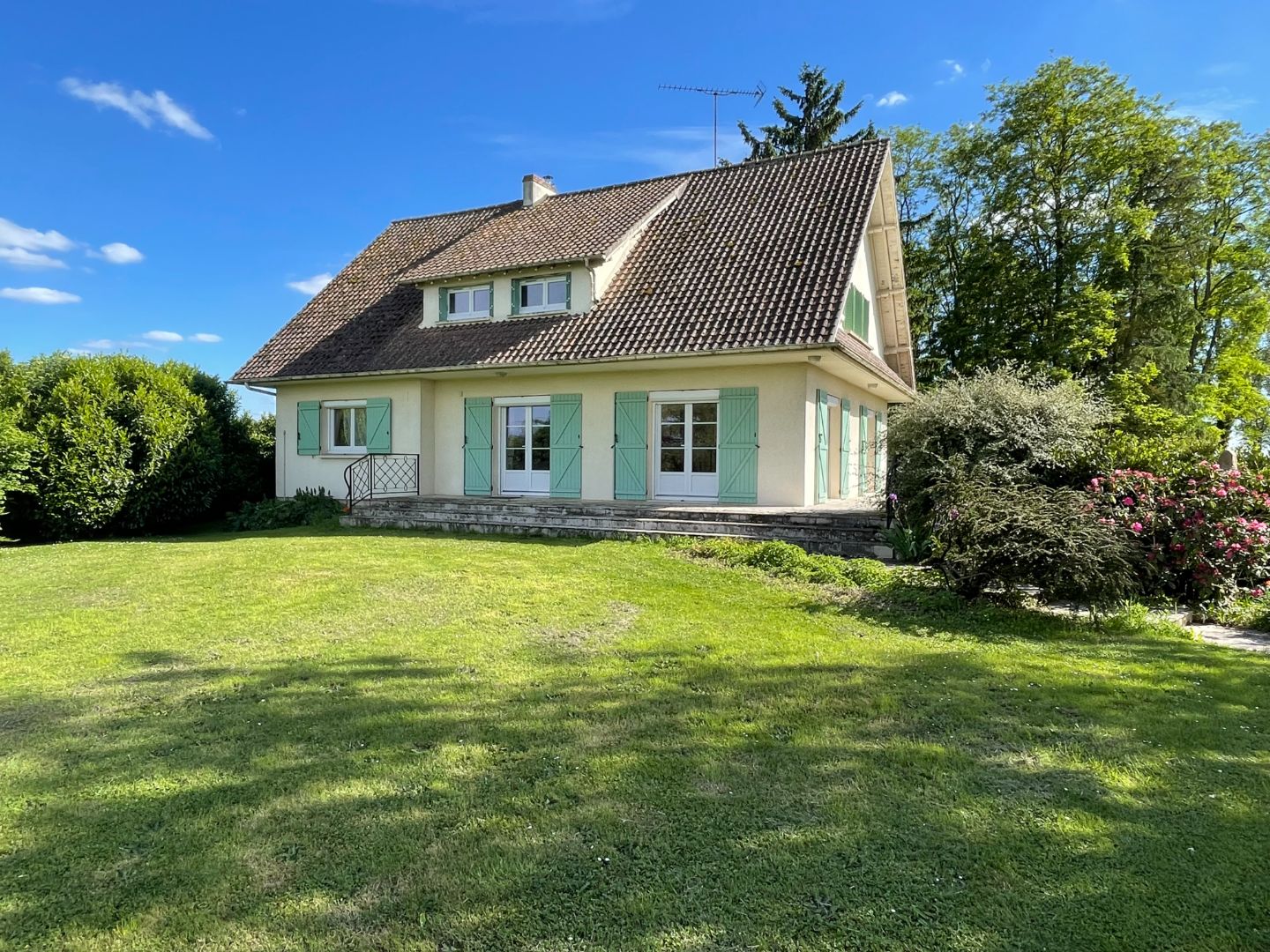 SUPERBE MAISON DE CAMPAGNE DANS CADRE BUCOLIQUE 5290M2 TERRAIN