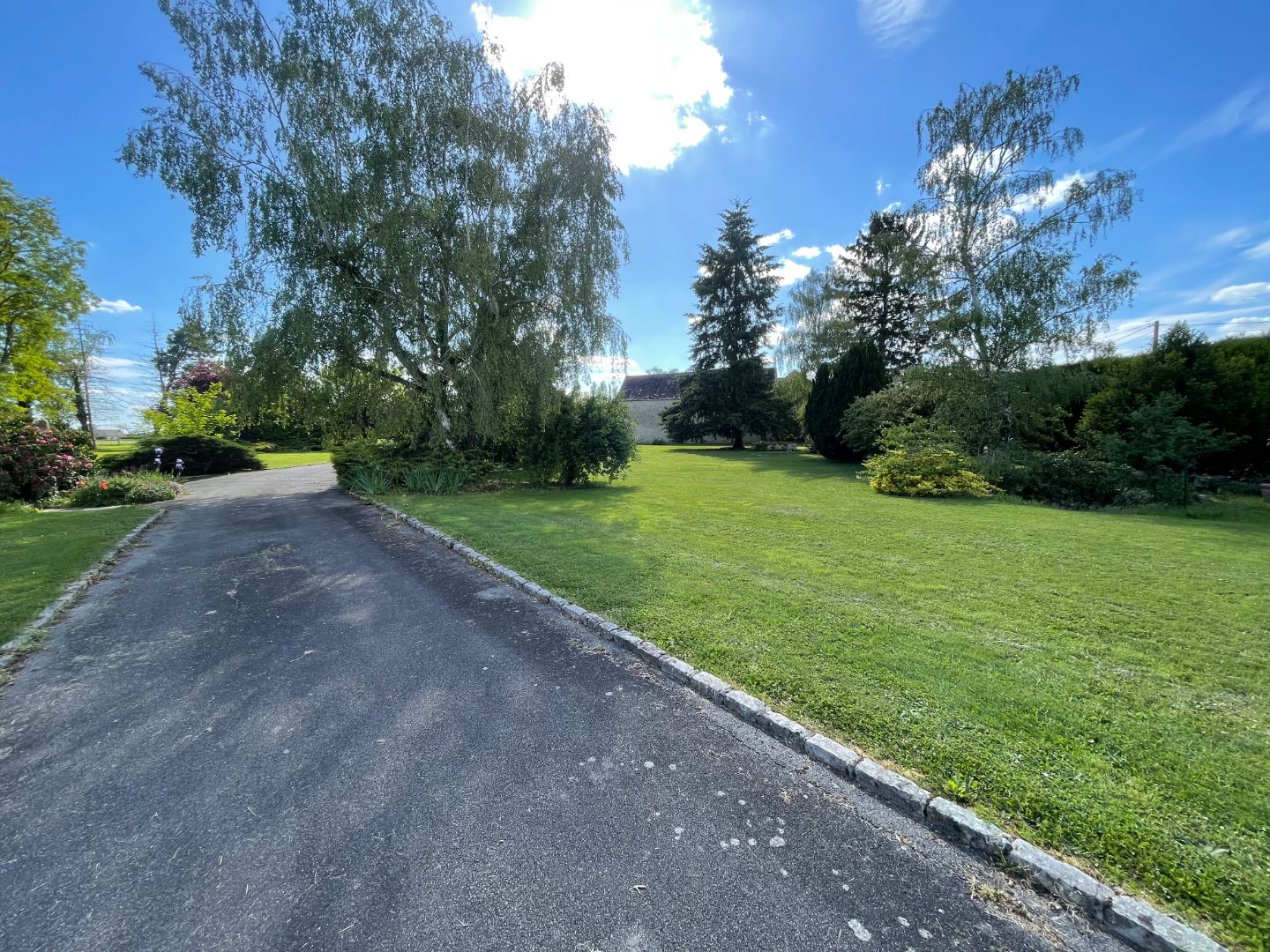 SUPERBE MAISON DE CAMPAGNE DANS CADRE BUCOLIQUE 5290M2 TERRAIN