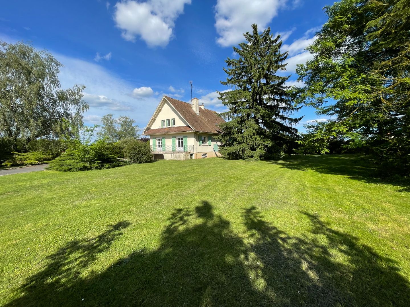 SUPERBE MAISON DE CAMPAGNE DANS CADRE BUCOLIQUE 5290M2 TERRAIN
