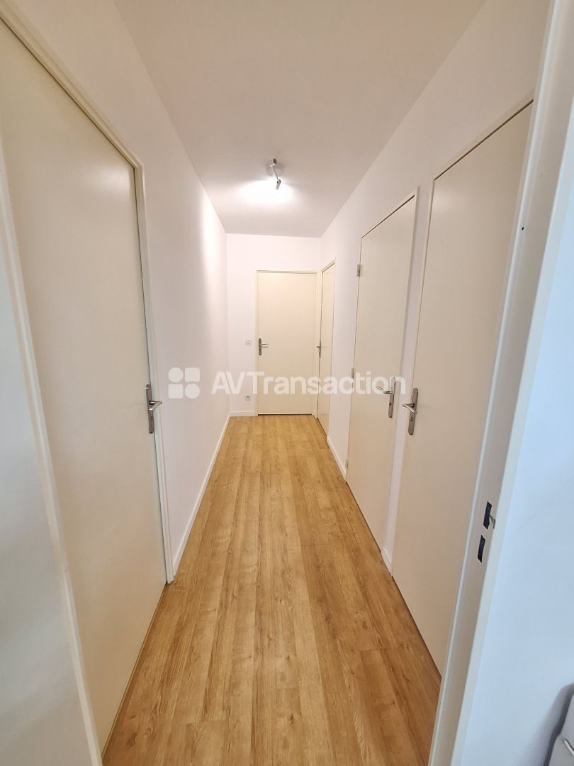 T4 rénové 80 m² – balcon 10 m² – 3 chambres