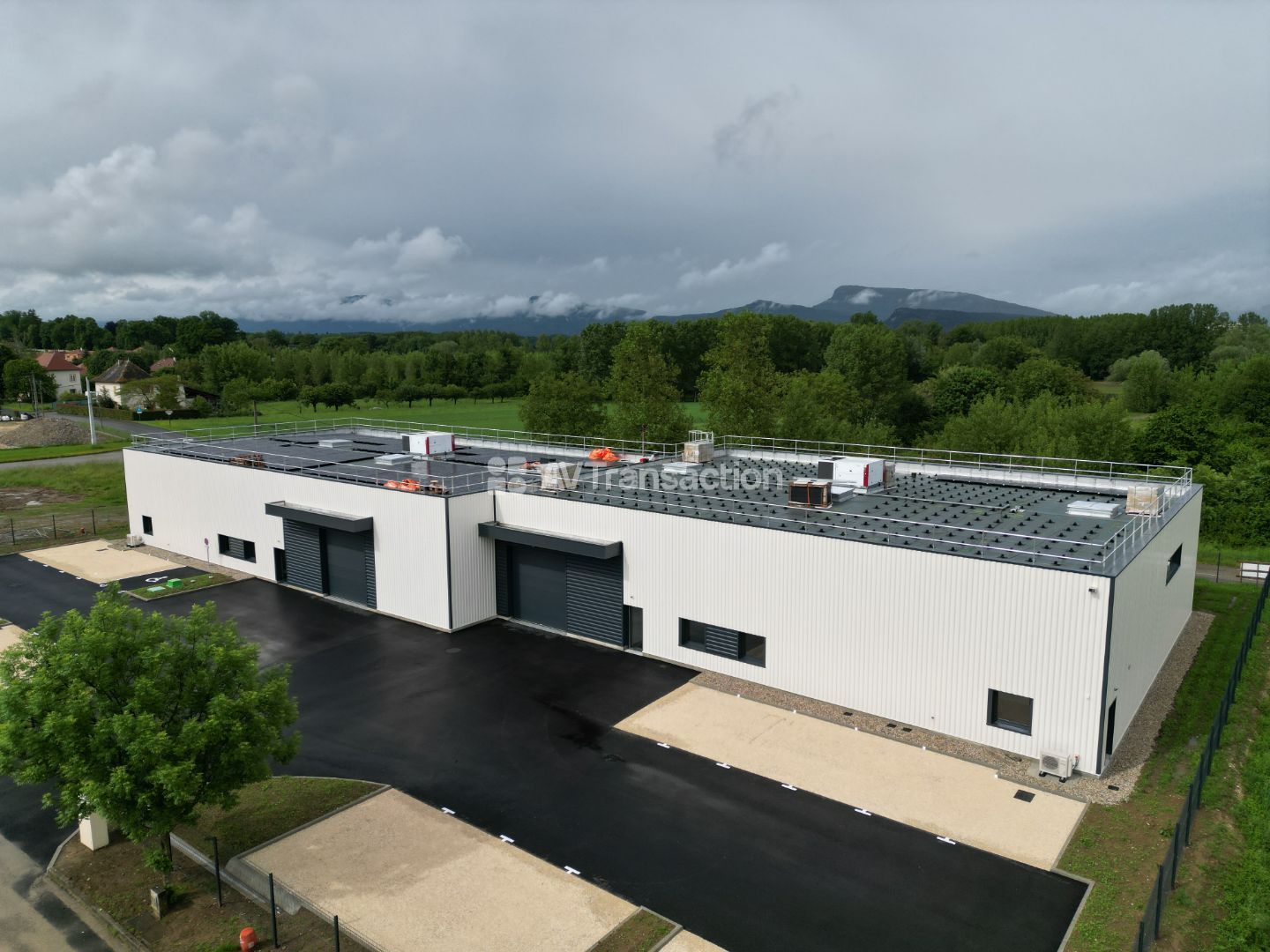 Bâtiment à vendre  - 1379m2 - Aoste (38490)