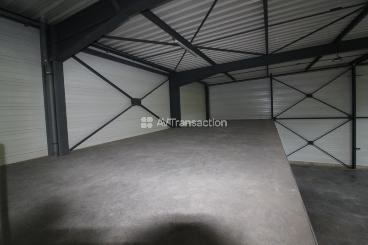 Bâtiment à vendre  - 695m2 - Aoste (38490)