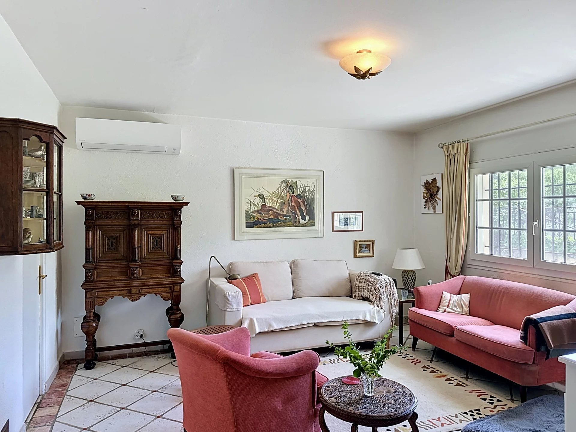 cadre magique,  grande maison, maison d'amis en pierre,