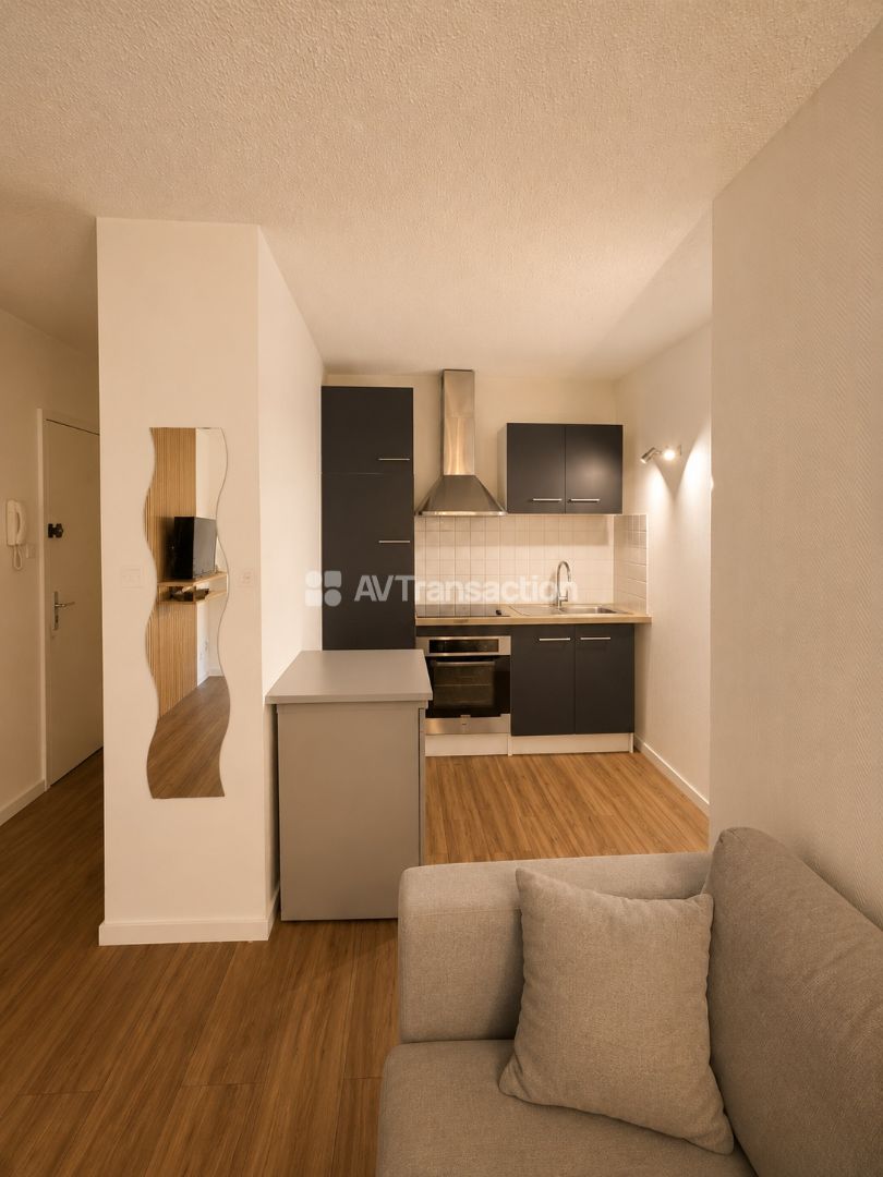 BEL APPARTEMENT 38 M² avec Balcon, cave et place de parking.