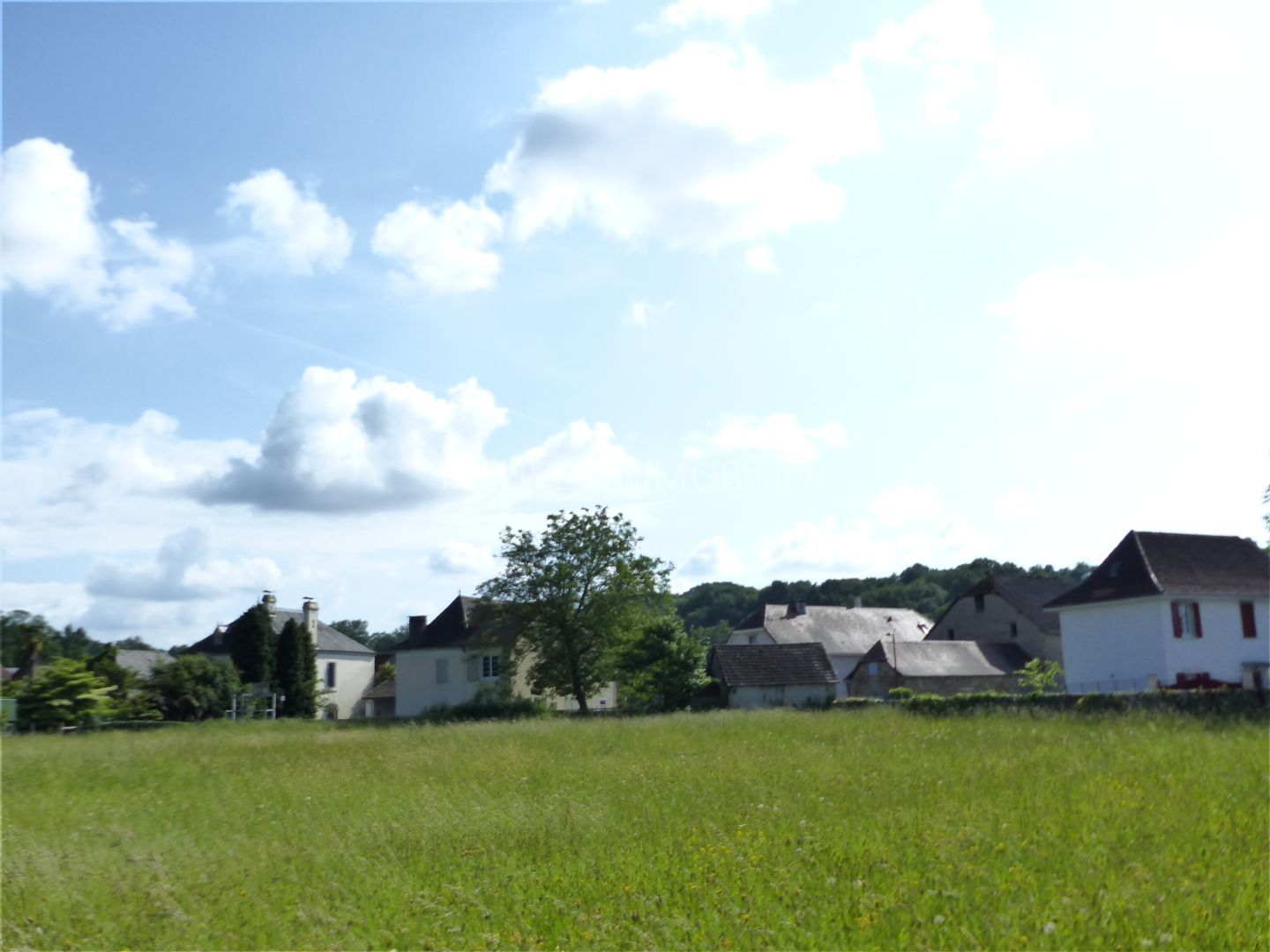 Terrain constructible à vendre  - 1230m2 - Araux (64190)